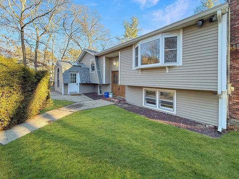 8 Cheney Hudson NH 03051