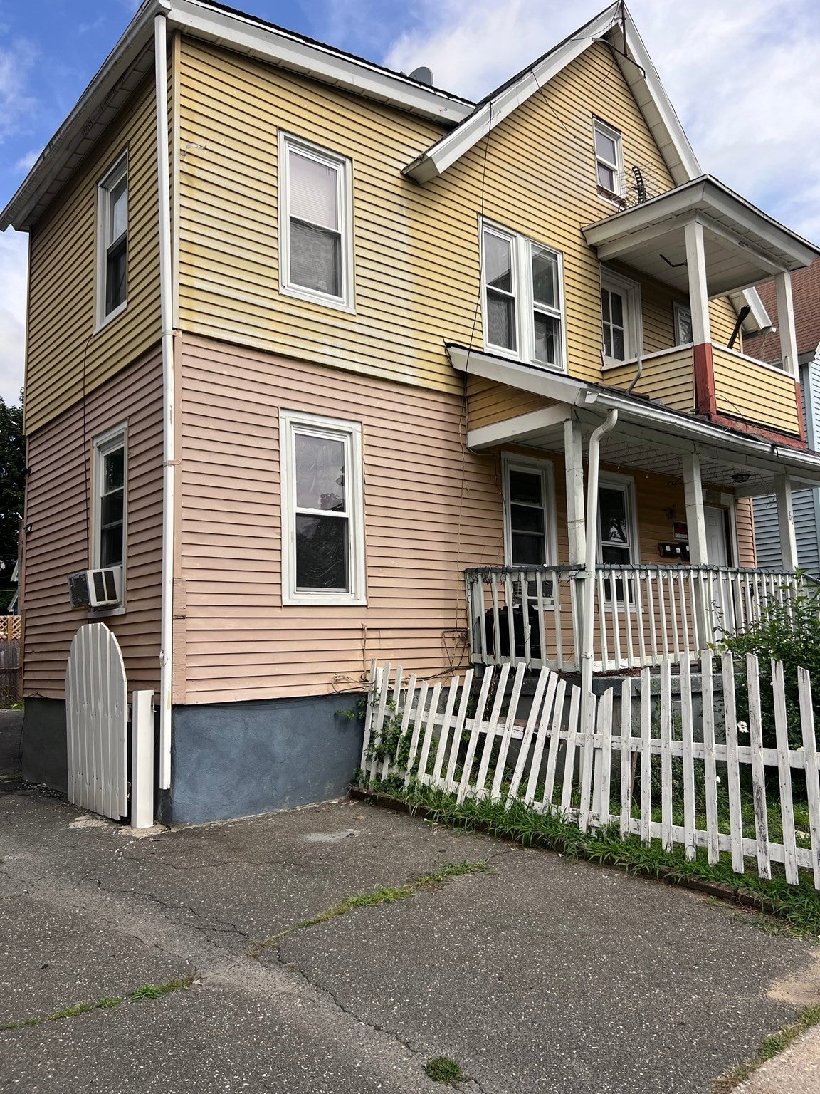 Photo of 60 Montmorenci St, Springfield, MA