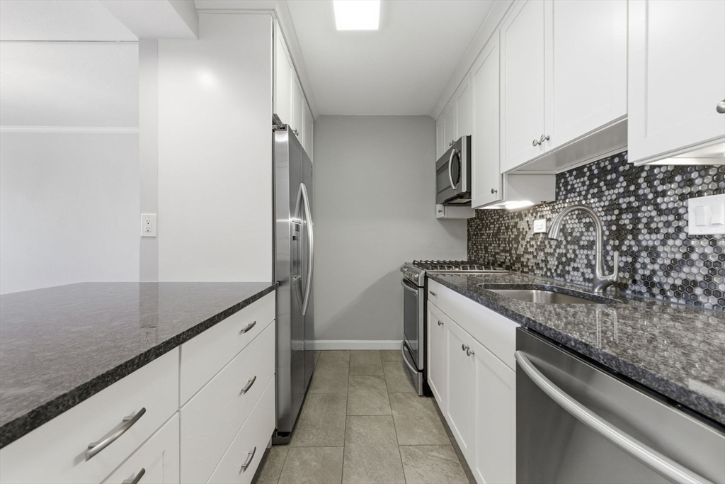 9 Hawthorne Place 11J