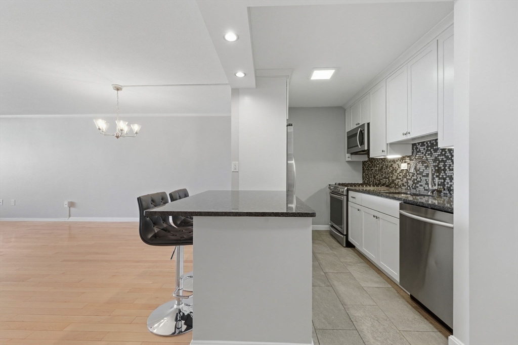 9 Hawthorne Place 11J