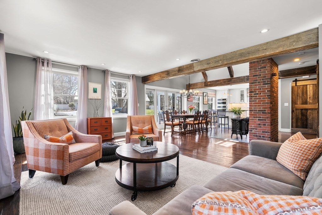 Winchester, Massachusetts 01890, United States, 4 Bedrooms Bedrooms, ,4 BathroomsBathrooms,Residential,Pending,104178