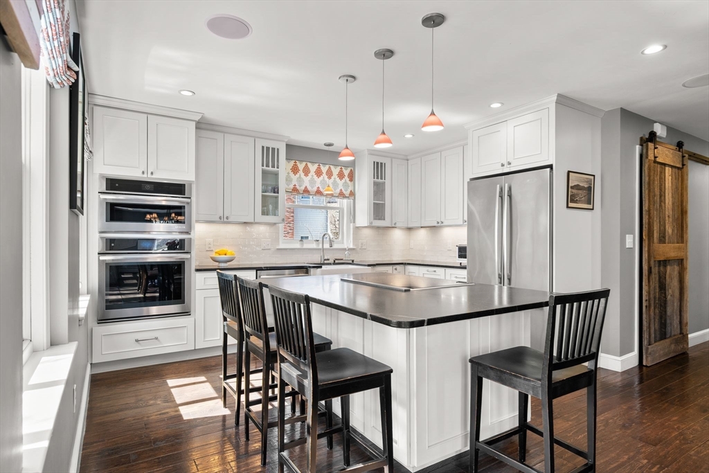 Winchester, Massachusetts 01890, United States, 4 Bedrooms Bedrooms, ,4 BathroomsBathrooms,Residential,Pending,104178