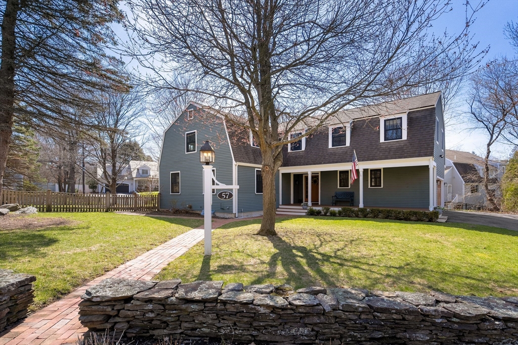 Winchester, Massachusetts 01890, United States, 4 Bedrooms Bedrooms, ,4 BathroomsBathrooms,Residential,Pending,104178