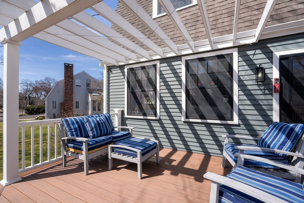 Winchester, Massachusetts 01890, United States, 4 Bedrooms Bedrooms, ,4 BathroomsBathrooms,Residential,Pending,104178