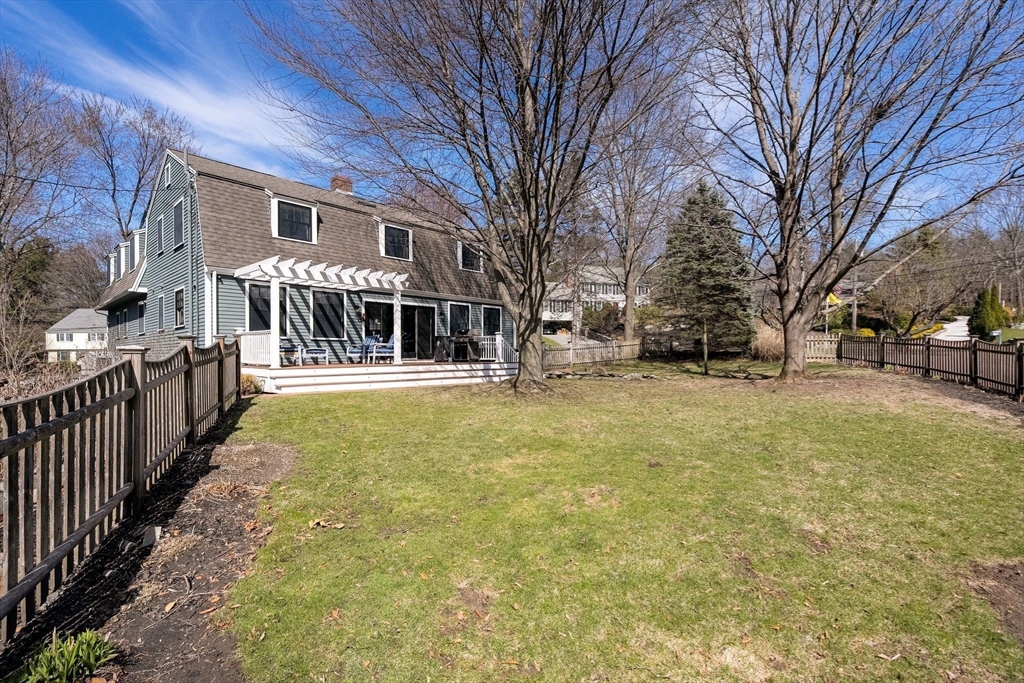 Winchester, Massachusetts 01890, United States, 4 Bedrooms Bedrooms, ,4 BathroomsBathrooms,Residential,Pending,104178