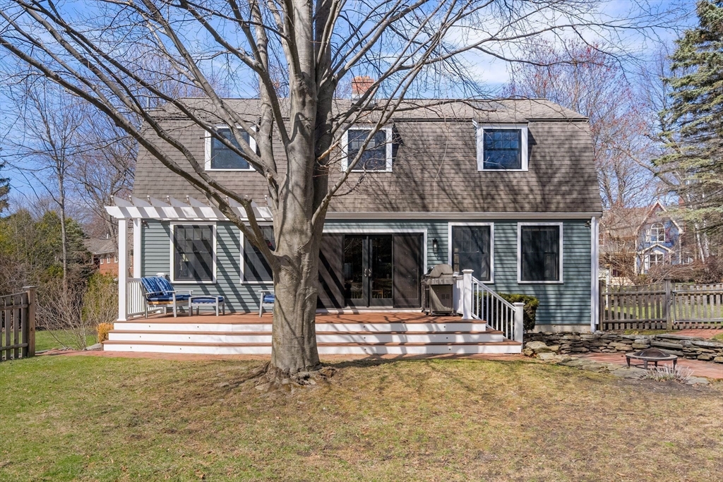 Winchester, Massachusetts 01890, United States, 4 Bedrooms Bedrooms, ,4 BathroomsBathrooms,Residential,Pending,104178