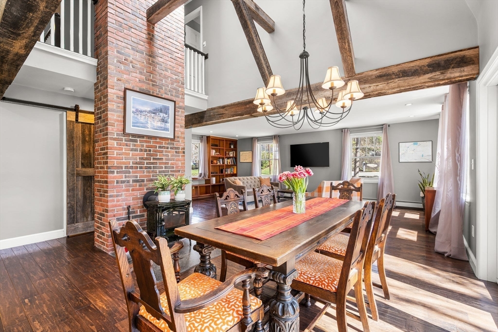 Winchester, Massachusetts 01890, United States, 4 Bedrooms Bedrooms, ,4 BathroomsBathrooms,Residential,Pending,104178