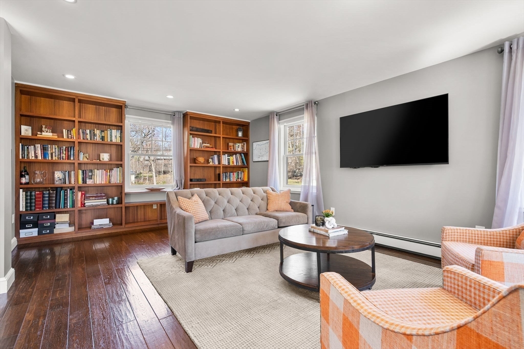 Winchester, Massachusetts 01890, United States, 4 Bedrooms Bedrooms, ,4 BathroomsBathrooms,Residential,Pending,104178