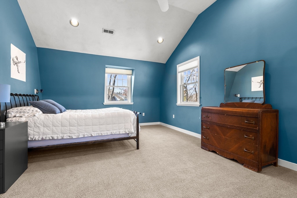 Winchester, Massachusetts 01890, United States, 4 Bedrooms Bedrooms, ,4 BathroomsBathrooms,Residential,Pending,104178