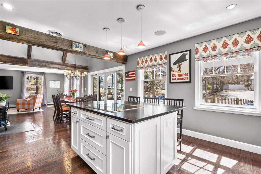 Winchester, Massachusetts 01890, United States, 4 Bedrooms Bedrooms, ,4 BathroomsBathrooms,Residential,Pending,104178