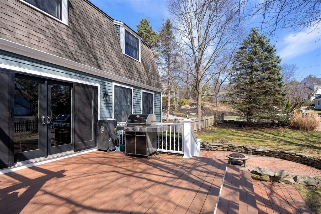 Winchester, Massachusetts 01890, United States, 4 Bedrooms Bedrooms, ,4 BathroomsBathrooms,Residential,Pending,104178