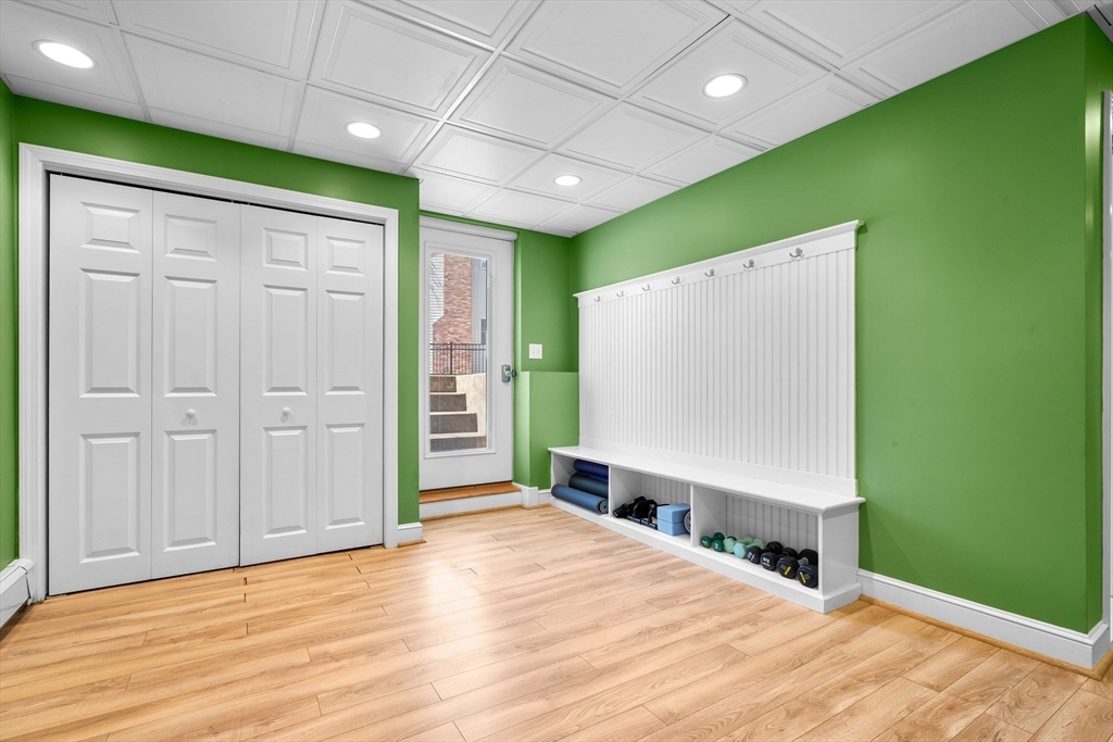 Winchester, Massachusetts 01890, United States, 4 Bedrooms Bedrooms, ,4 BathroomsBathrooms,Residential,Pending,104178