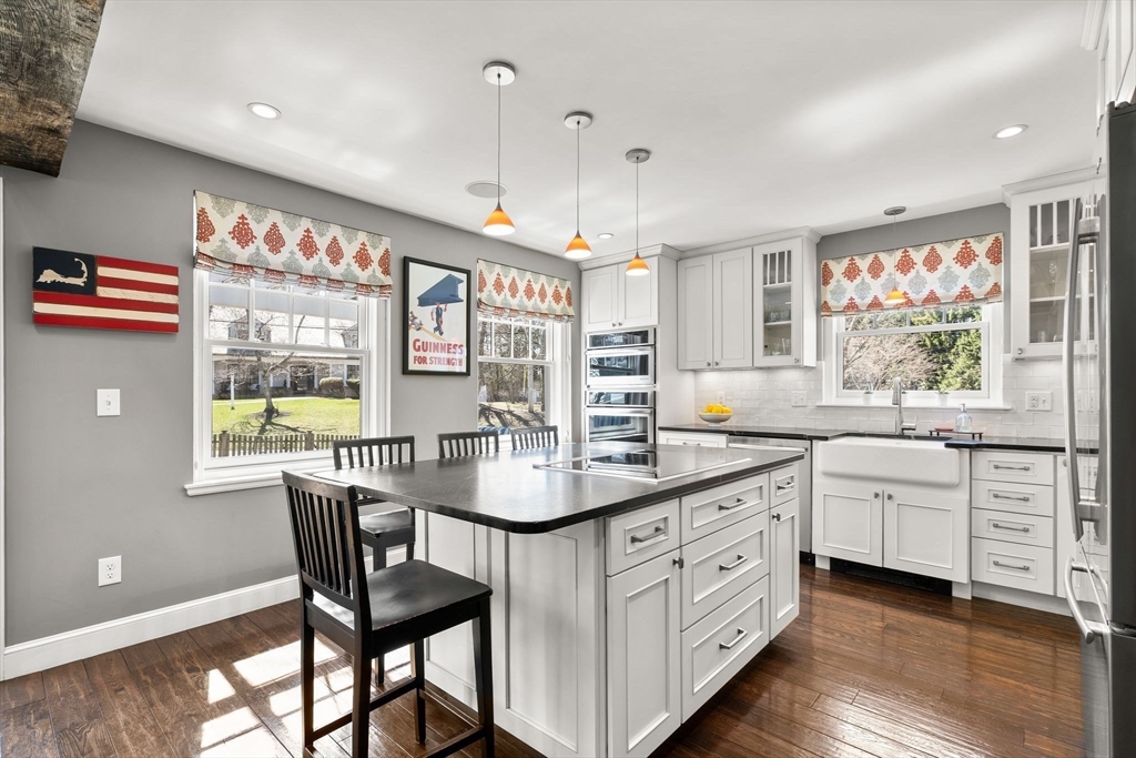 Winchester, Massachusetts 01890, United States, 4 Bedrooms Bedrooms, ,4 BathroomsBathrooms,Residential,Pending,104178