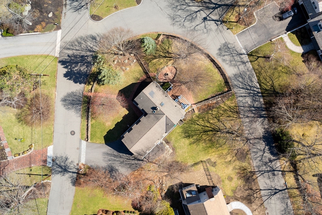 Winchester, Massachusetts 01890, United States, 4 Bedrooms Bedrooms, ,4 BathroomsBathrooms,Residential,Pending,104178