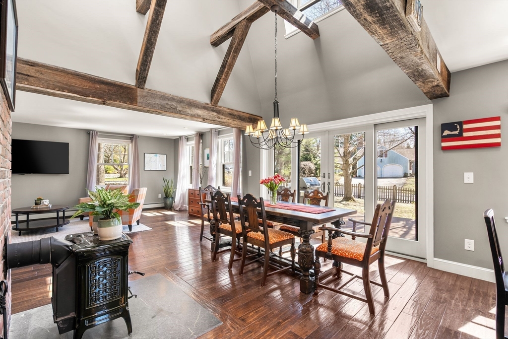 Winchester, Massachusetts 01890, United States, 4 Bedrooms Bedrooms, ,4 BathroomsBathrooms,Residential,Pending,104178