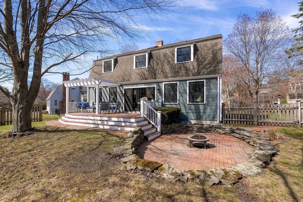 Winchester, Massachusetts 01890, United States, 4 Bedrooms Bedrooms, ,4 BathroomsBathrooms,Residential,Pending,104178