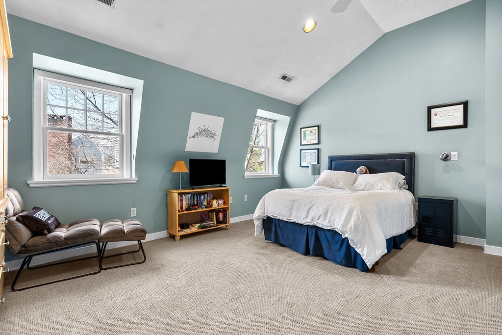 Winchester, Massachusetts 01890, United States, 4 Bedrooms Bedrooms, ,4 BathroomsBathrooms,Residential,Pending,104178