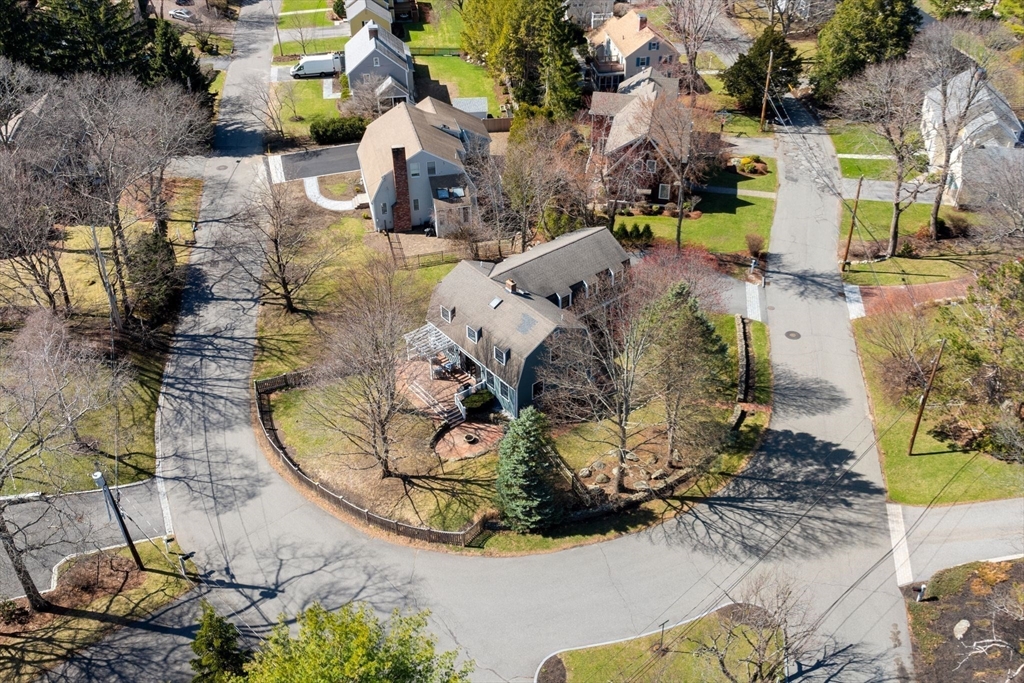 Winchester, Massachusetts 01890, United States, 4 Bedrooms Bedrooms, ,4 BathroomsBathrooms,Residential,Pending,104178