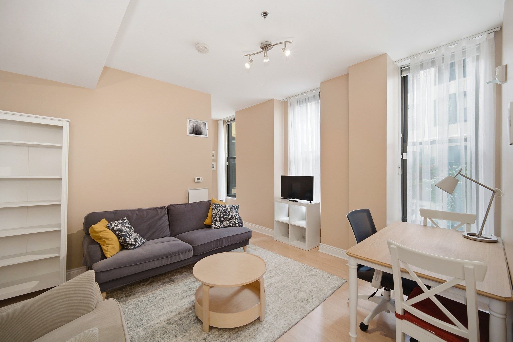 4 Charlesgate E 107, Boston MA 02215