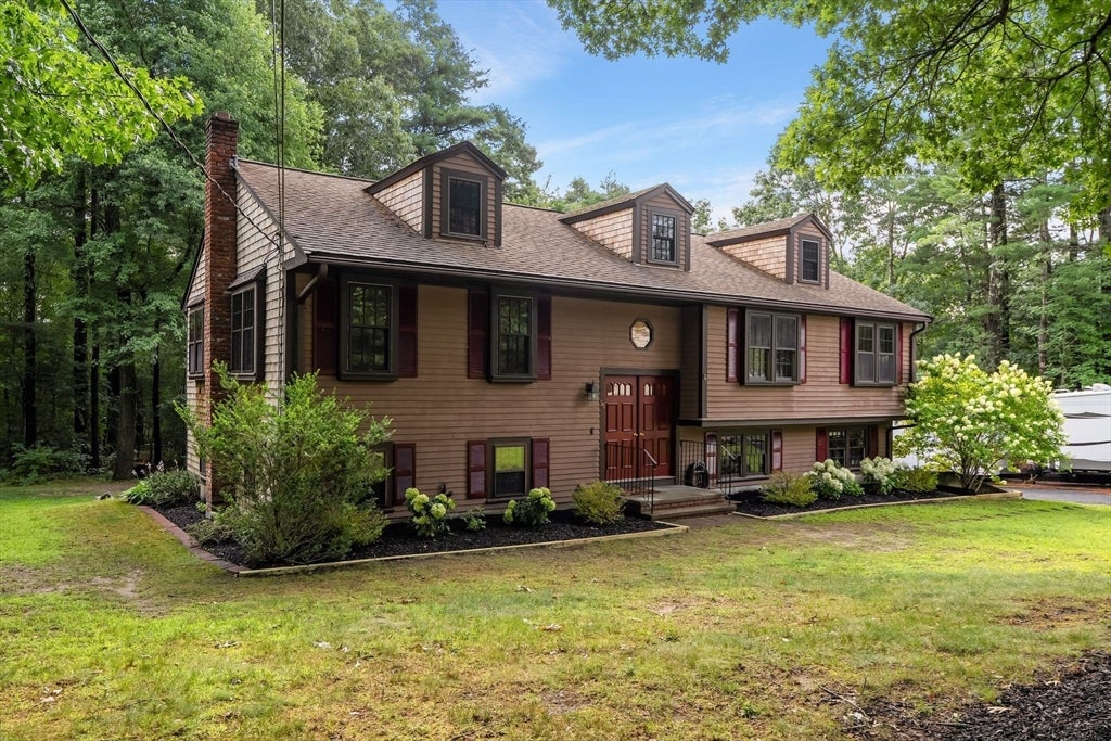 Photo of 35 Lowell Road, Pembroke, MA