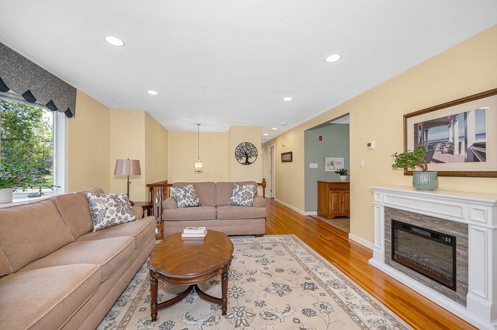 83 Mullen Ln