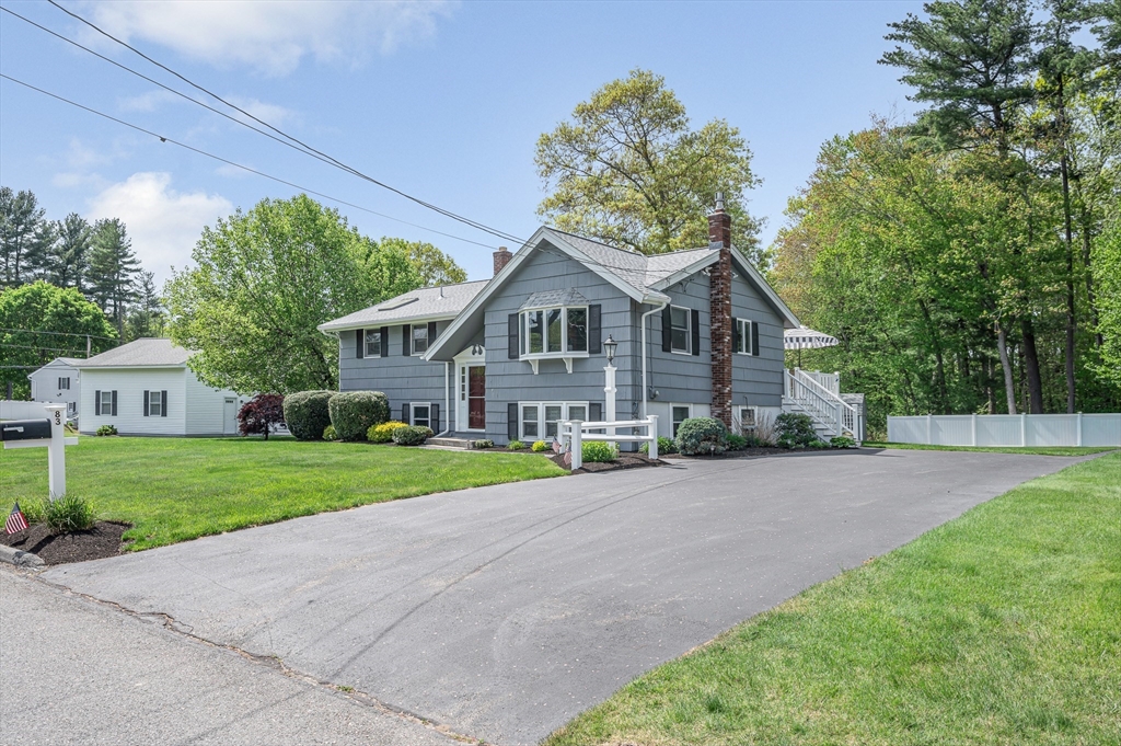 83 Mullen Ln