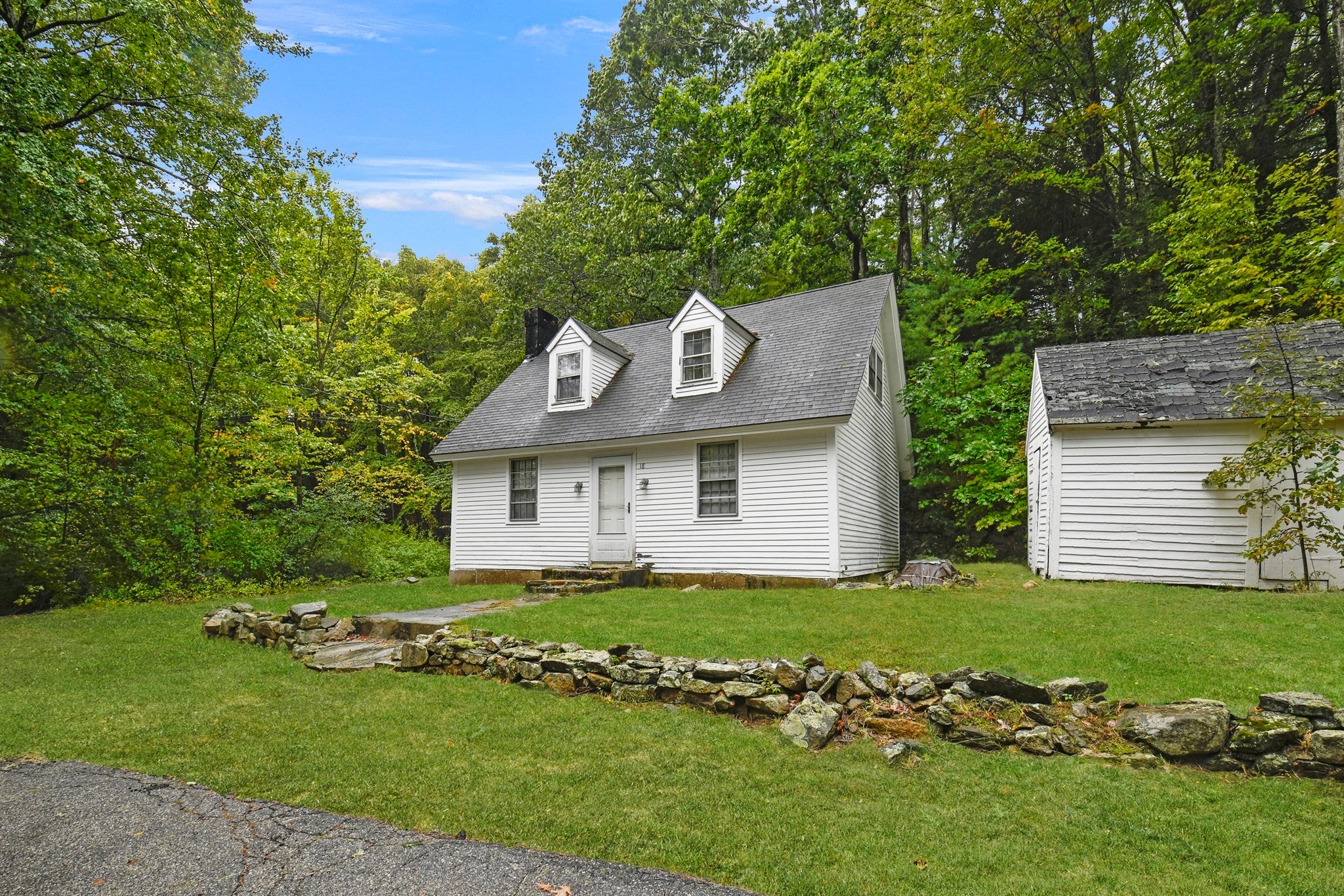 18 School House Rd