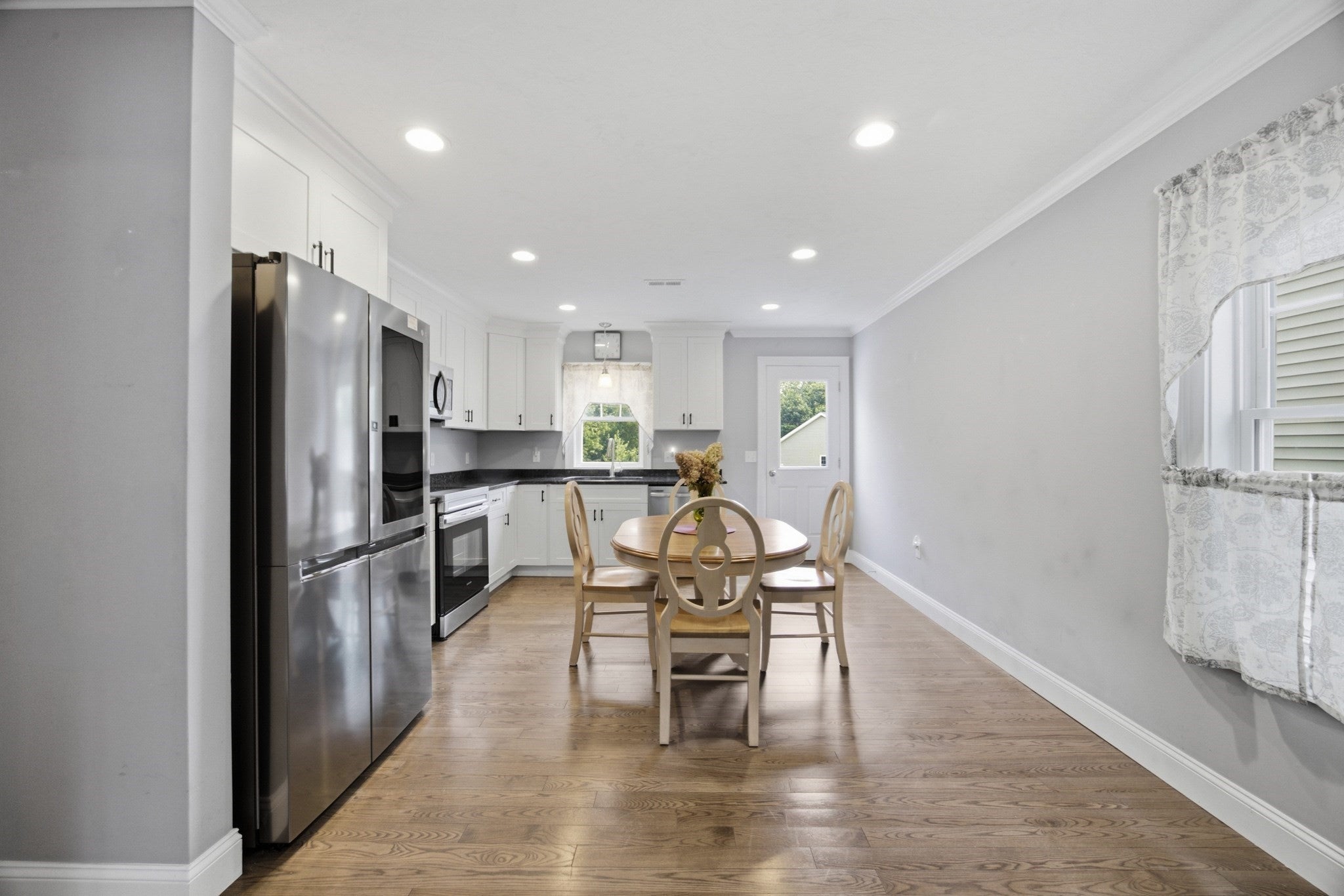 25 Riverside Dr. 25