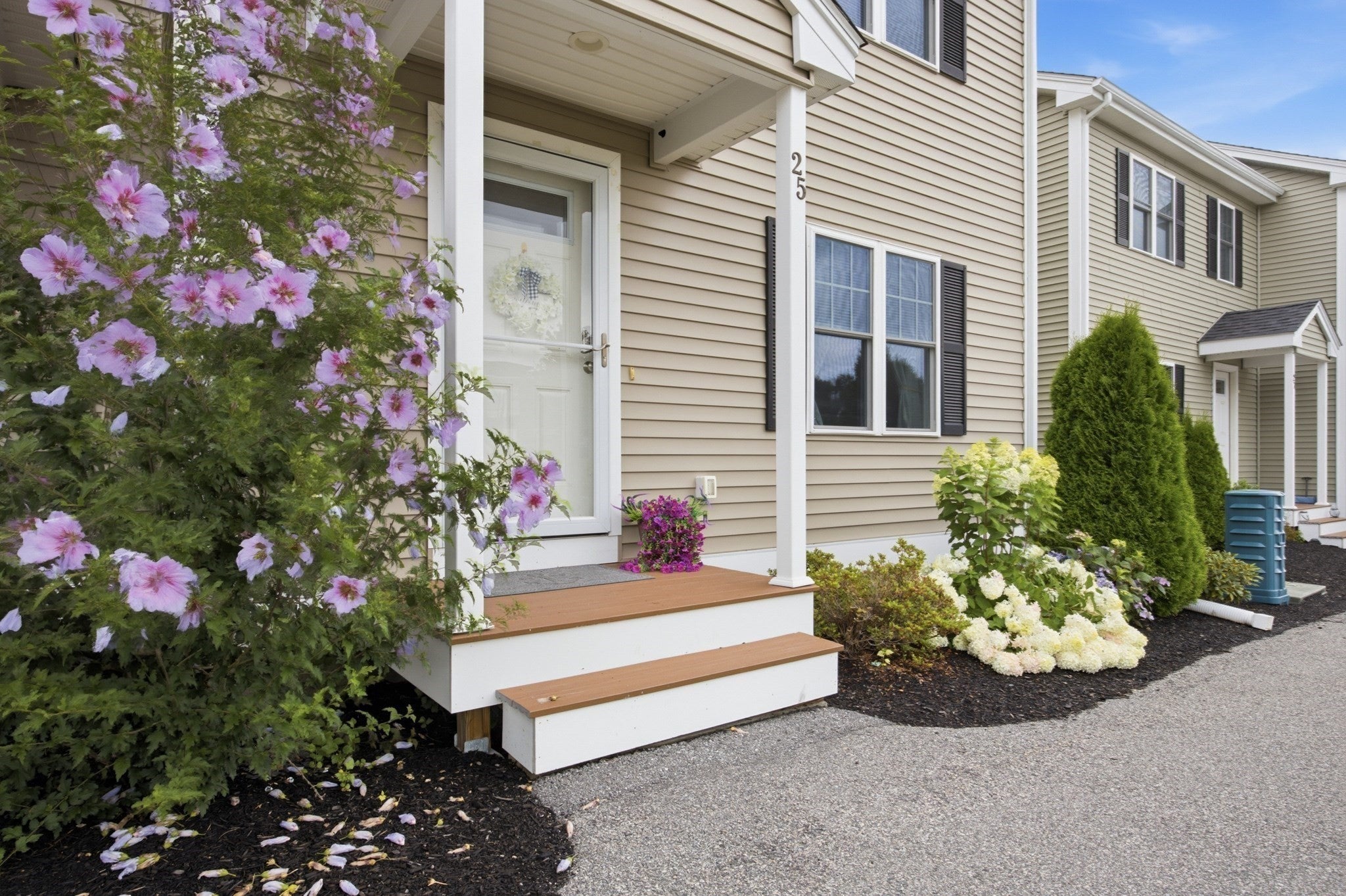25 Riverside Dr. 25