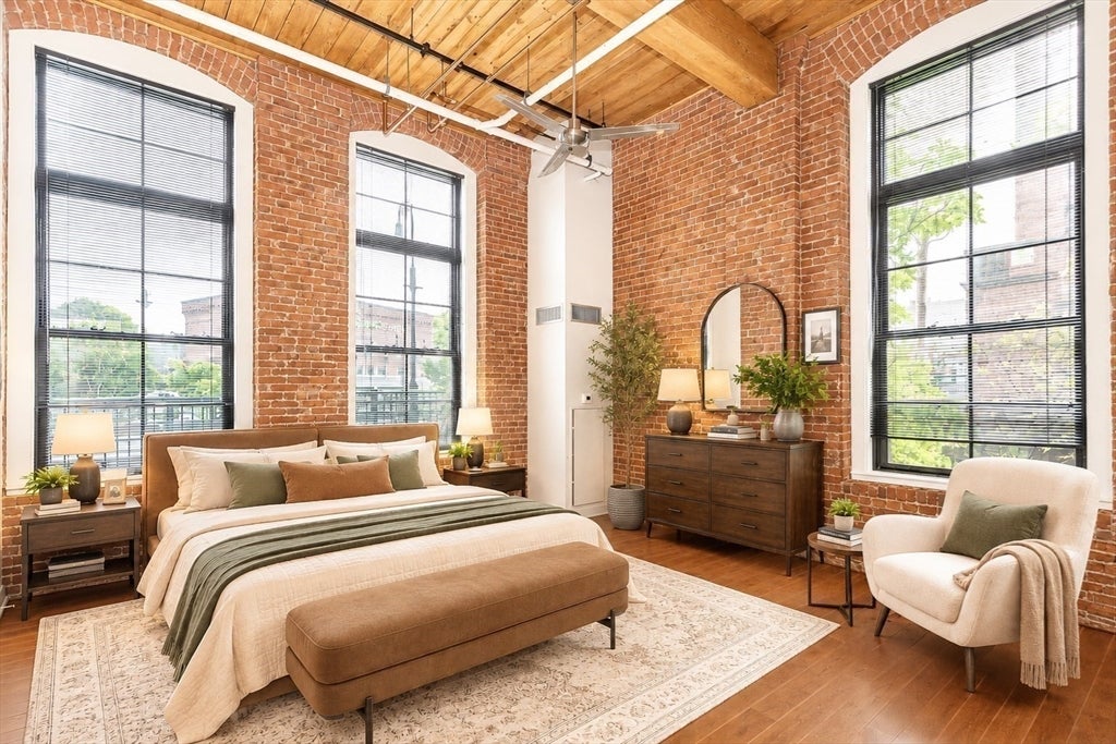 1241-1251 Adams B106