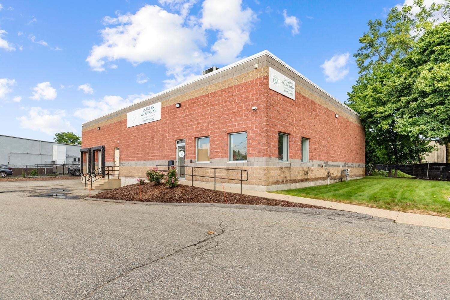 11 Commercial St 11