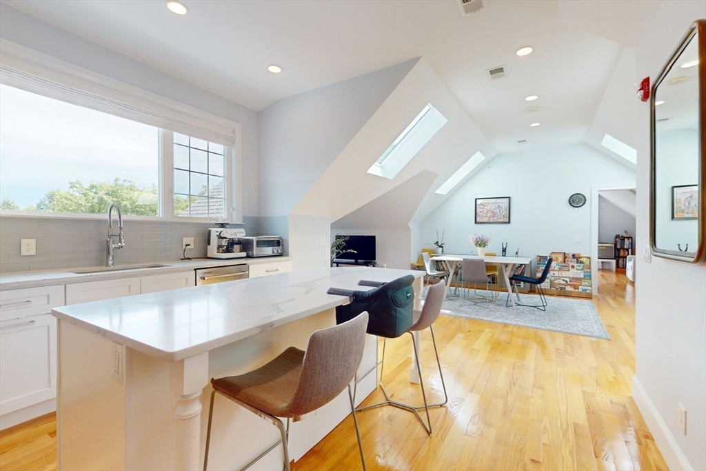 Watertown, Massachusetts 02472, United States, 2 Bedrooms Bedrooms, ,2 BathroomsBathrooms,Residential,Active,209399