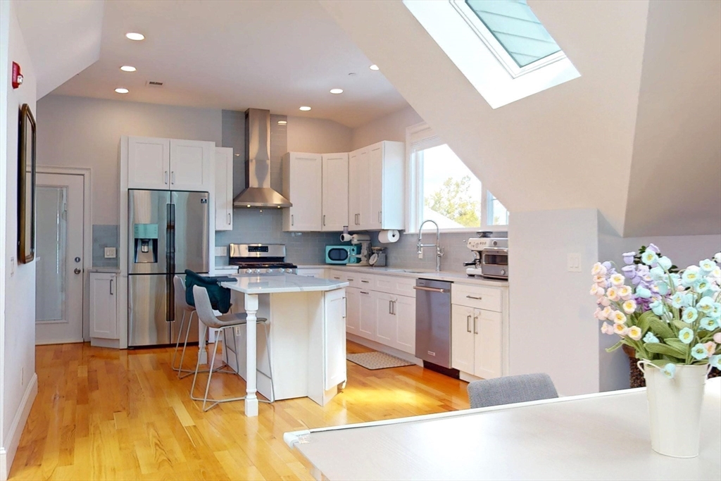 Watertown, Massachusetts 02472, United States, 2 Bedrooms Bedrooms, ,2 BathroomsBathrooms,Residential,Active,209399