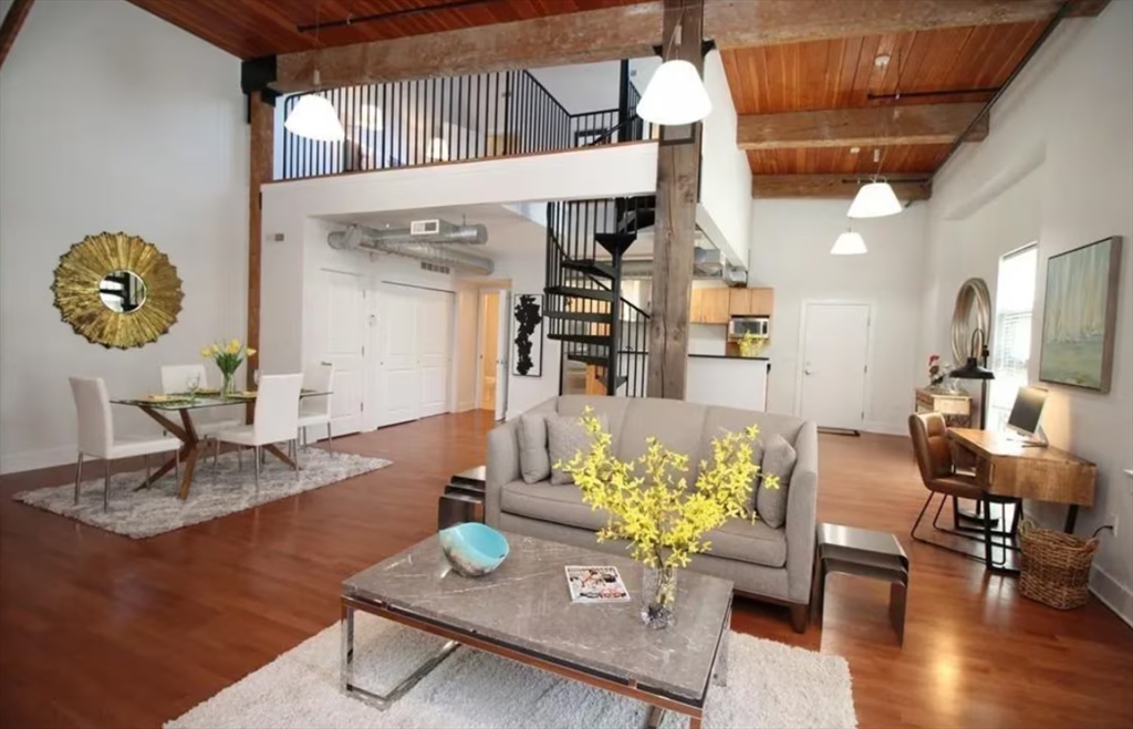 4 Powder Mill Sq 106