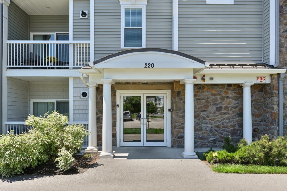 220 Martins Landing 102