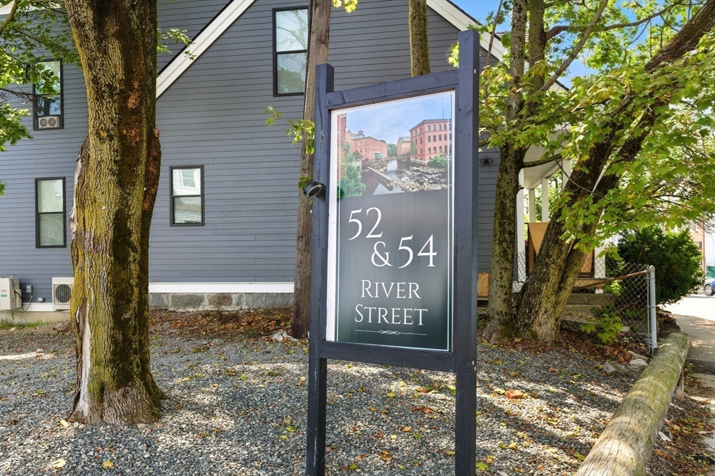 52 R River St 5