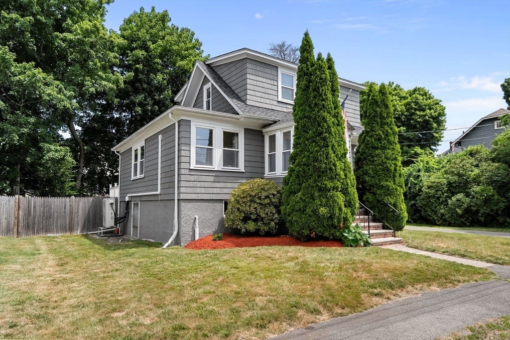 17 Andrews St