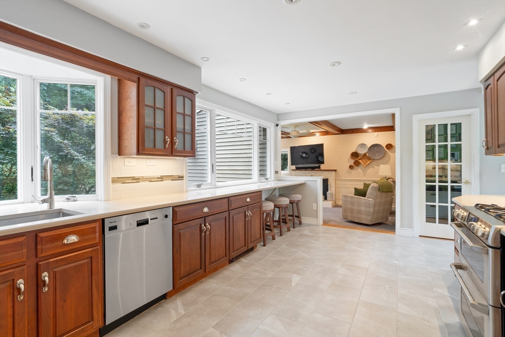 Dover, Massachusetts 02030, United States, 4 Bedrooms Bedrooms, ,3 BathroomsBathrooms,Residential,Contingent,206933