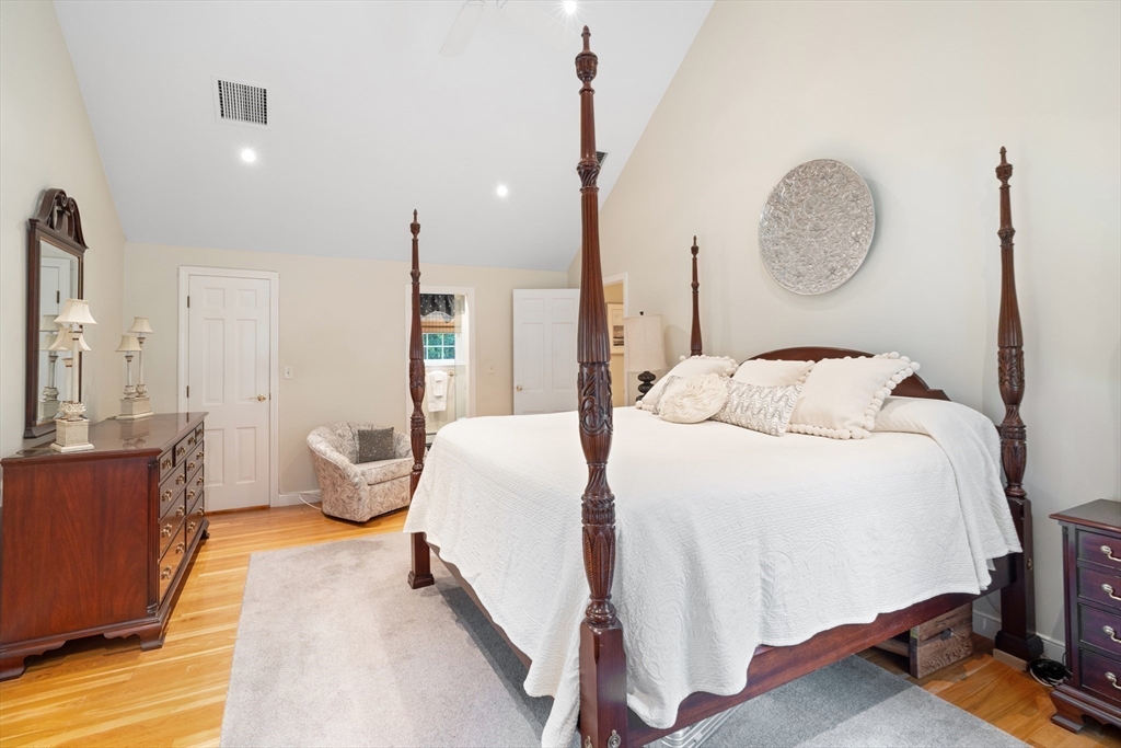 Dover, Massachusetts 02030, United States, 4 Bedrooms Bedrooms, ,3 BathroomsBathrooms,Residential,Contingent,206933