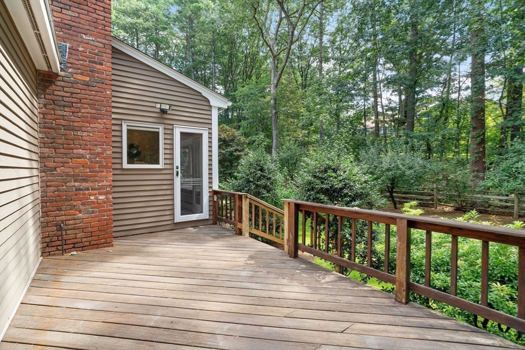 Dover, Massachusetts 02030, United States, 4 Bedrooms Bedrooms, ,3 BathroomsBathrooms,Residential,Contingent,206933