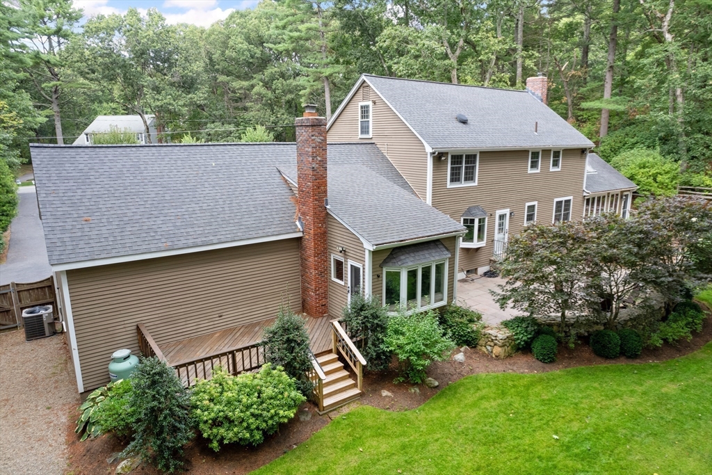 Dover, Massachusetts 02030, United States, 4 Bedrooms Bedrooms, ,3 BathroomsBathrooms,Residential,Contingent,206933