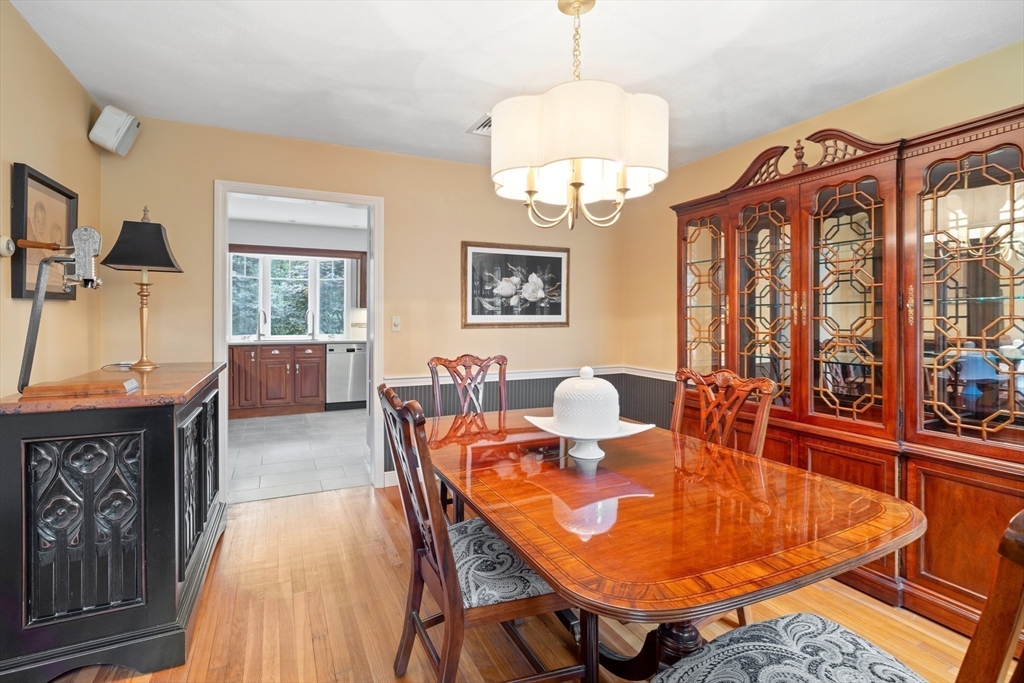 Dover, Massachusetts 02030, United States, 4 Bedrooms Bedrooms, ,3 BathroomsBathrooms,Residential,Contingent,206933