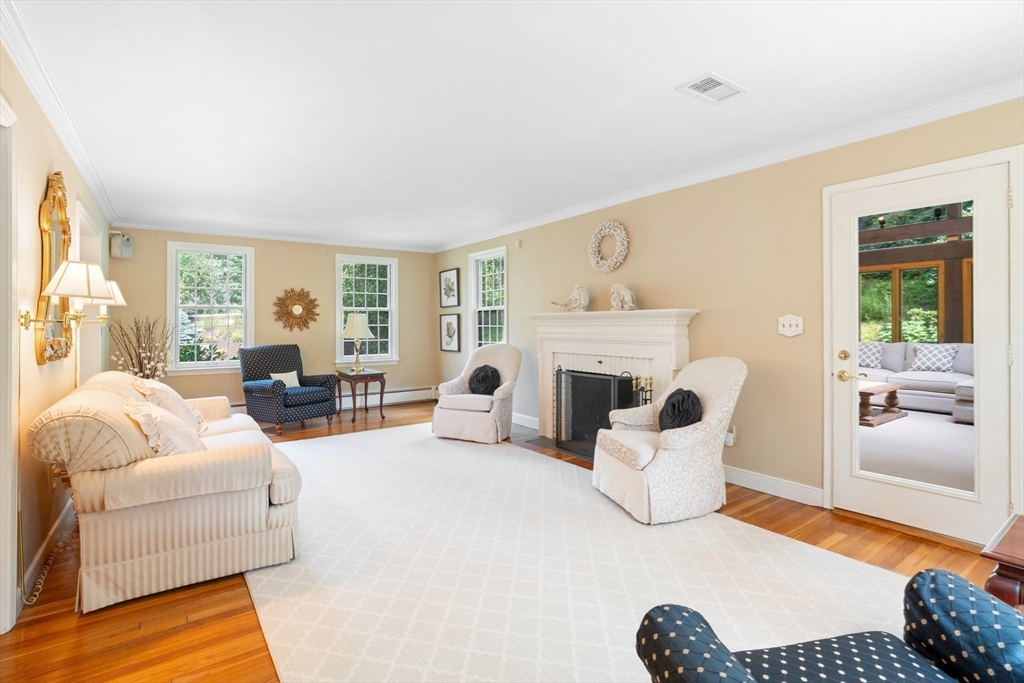 Dover, Massachusetts 02030, United States, 4 Bedrooms Bedrooms, ,3 BathroomsBathrooms,Residential,Contingent,206933