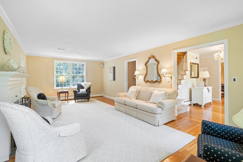 Dover, Massachusetts 02030, United States, 4 Bedrooms Bedrooms, ,3 BathroomsBathrooms,Residential,Contingent,206933