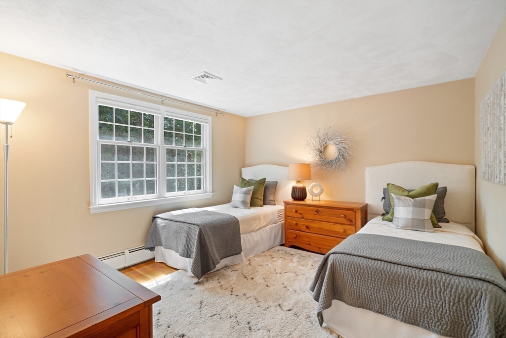 Dover, Massachusetts 02030, United States, 4 Bedrooms Bedrooms, ,3 BathroomsBathrooms,Residential,Contingent,206933