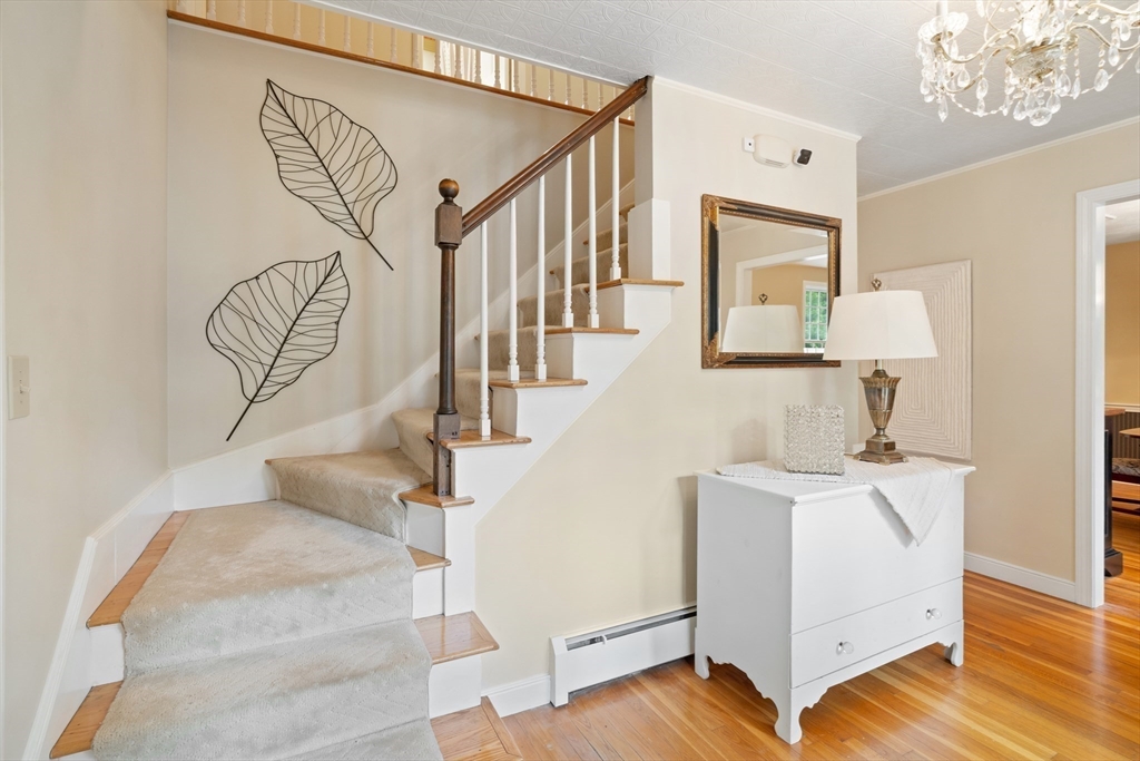 Dover, Massachusetts 02030, United States, 4 Bedrooms Bedrooms, ,3 BathroomsBathrooms,Residential,Contingent,206933