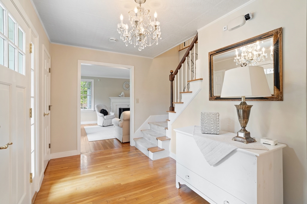 Dover, Massachusetts 02030, United States, 4 Bedrooms Bedrooms, ,3 BathroomsBathrooms,Residential,Contingent,206933