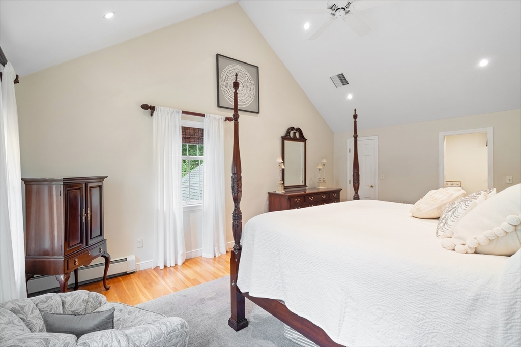 Dover, Massachusetts 02030, United States, 4 Bedrooms Bedrooms, ,3 BathroomsBathrooms,Residential,Contingent,206933