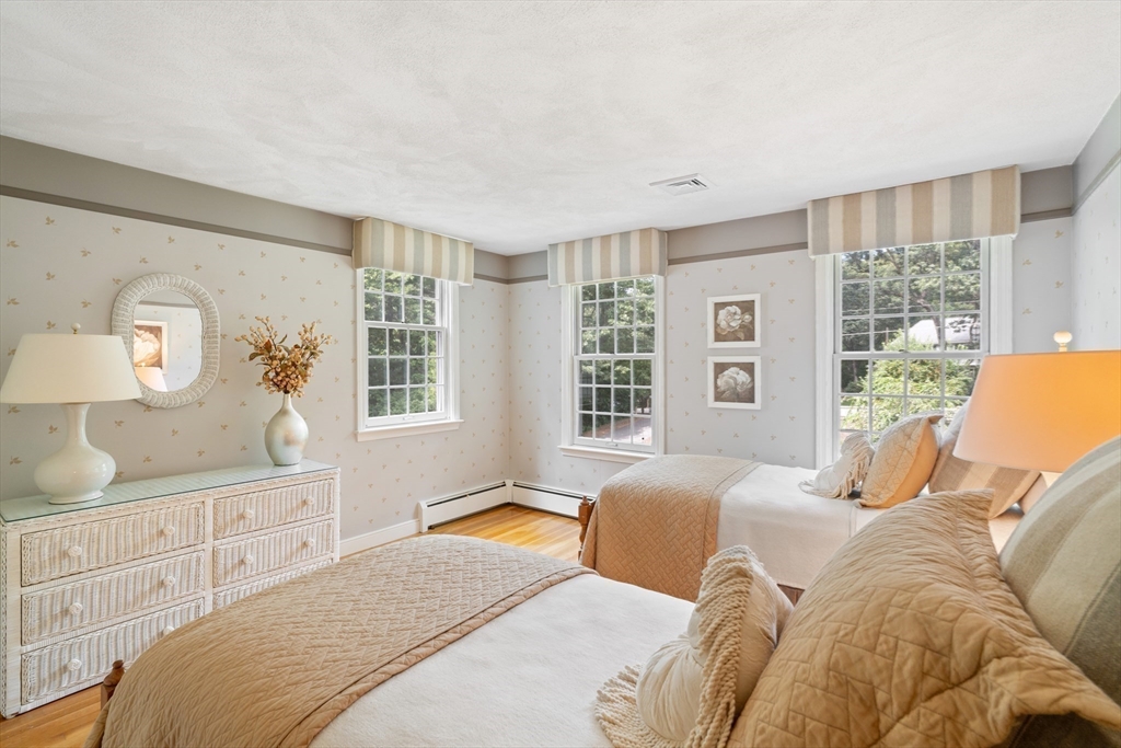 Dover, Massachusetts 02030, United States, 4 Bedrooms Bedrooms, ,3 BathroomsBathrooms,Residential,Contingent,206933