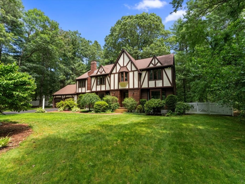 11 Robin Rd